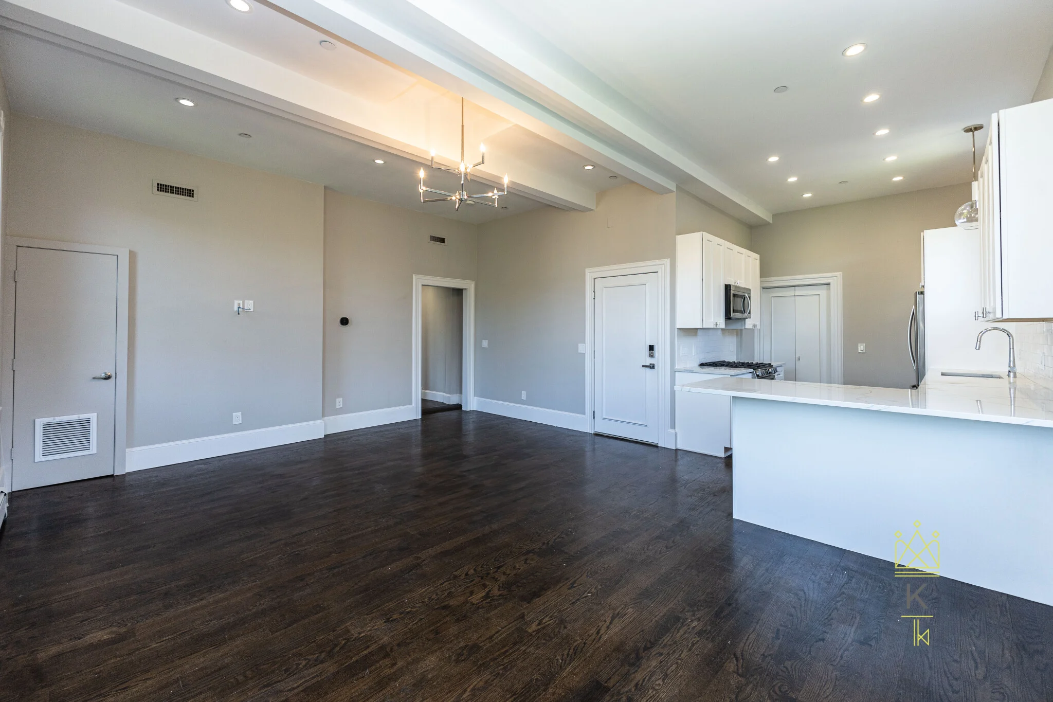 85 Regent St, Roxbury