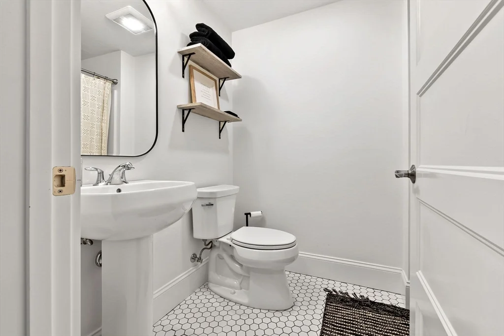 4 Gabaree Ct, Newburyport