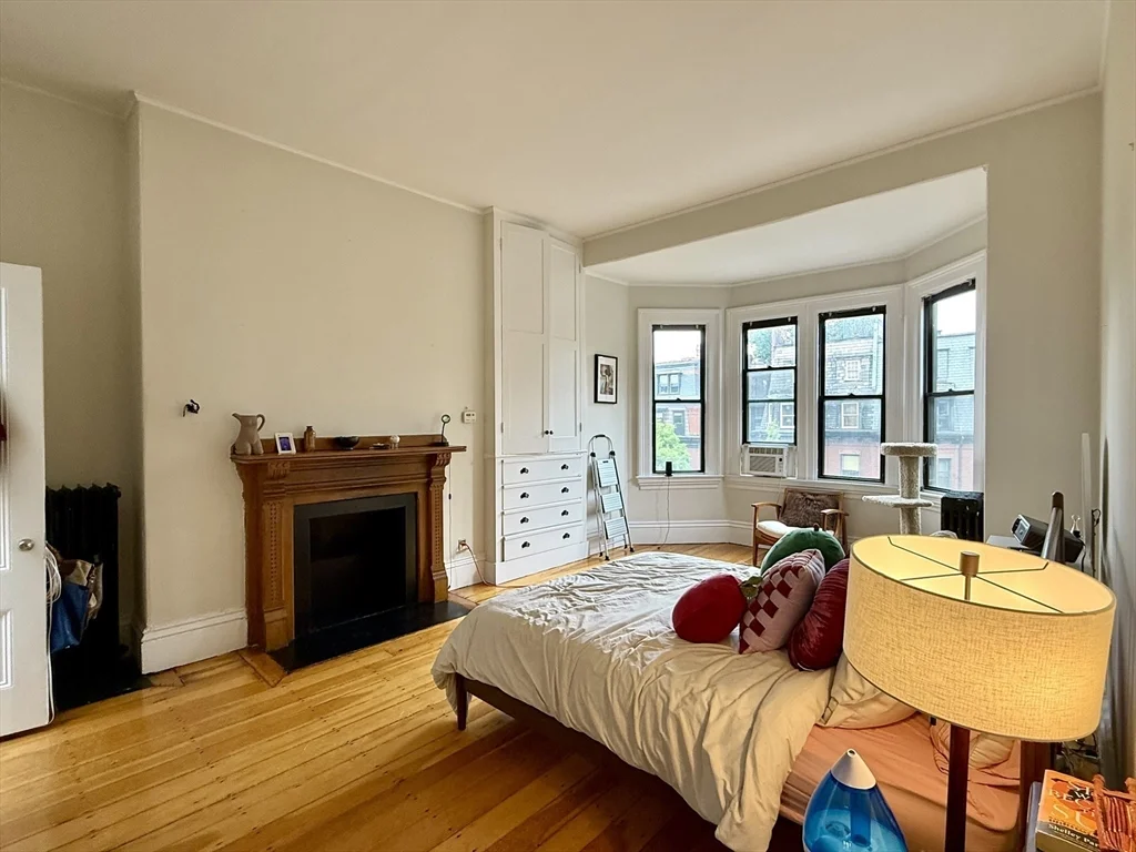 354 Marlborough St, Back Bay