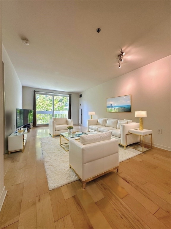 950 Massachusetts Ave, Central Square