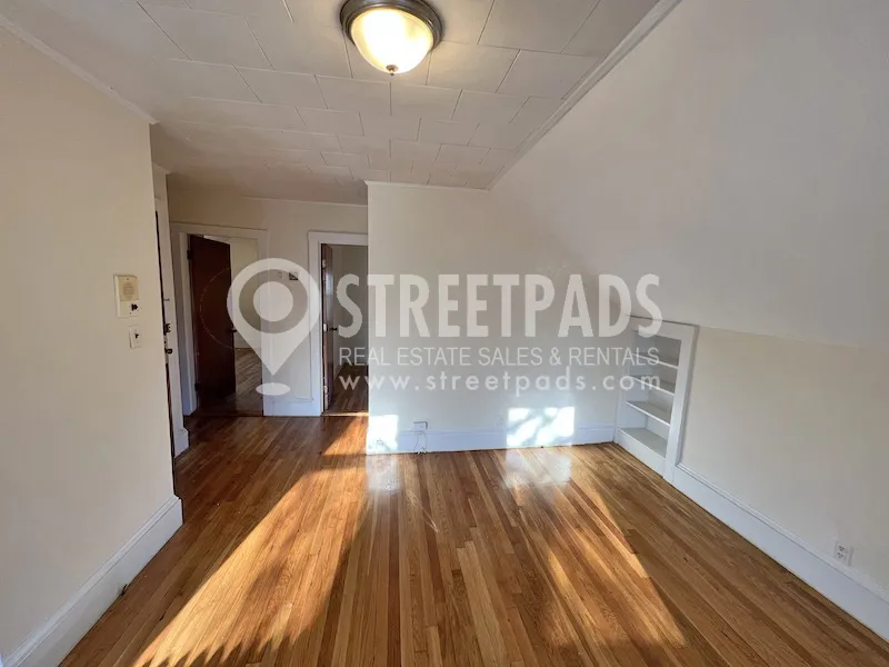 381 Harvard St, Mid-Cambridge