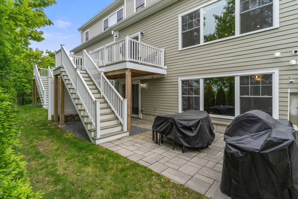 12 Blueberry Hill Ln, Melrose