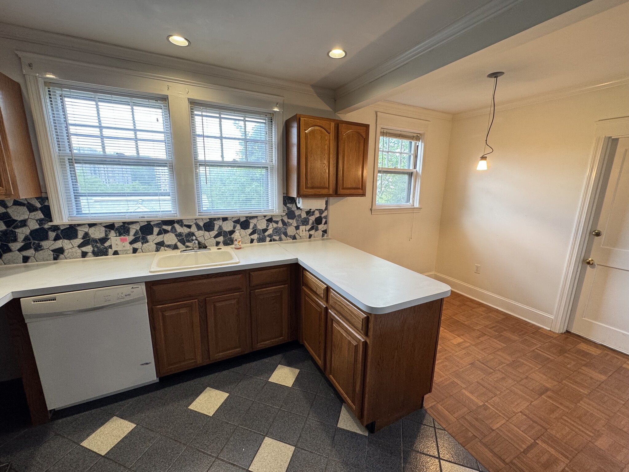 79 Winthrop Rd, Washington Square