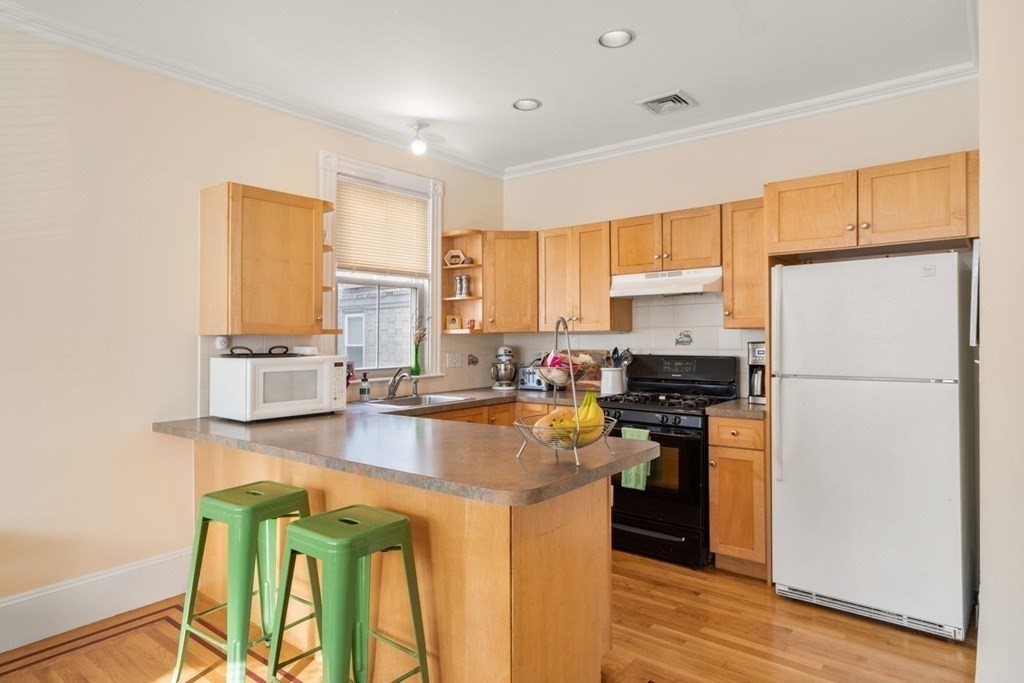 12 Magnolia Ave, Mid-Cambridge