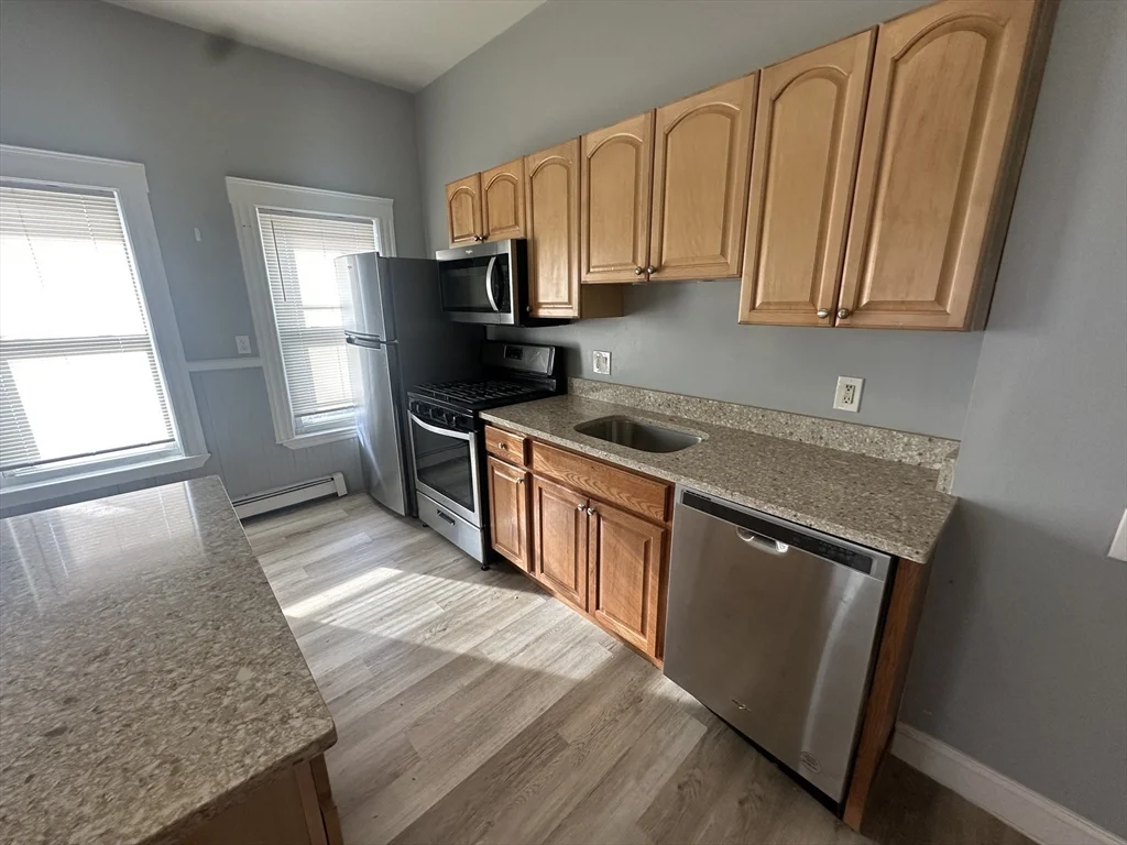 118 Gladstone St, East Boston