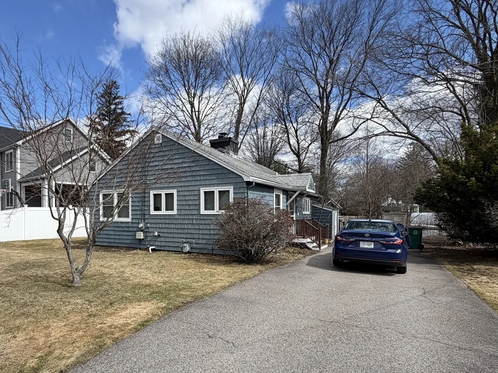 176 Upland Ave, Newton