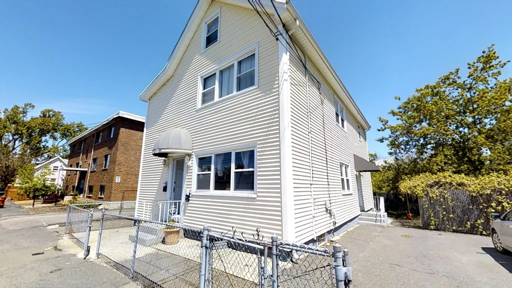 18 Murdock, Ball Square