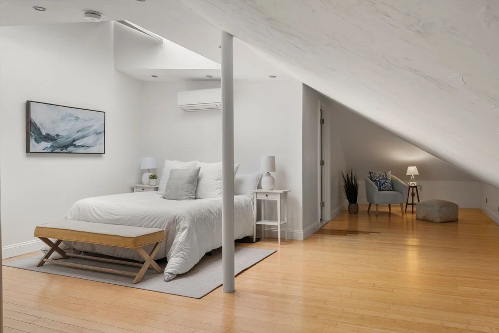 178 Hyde Park Ave, Jamaica Plain