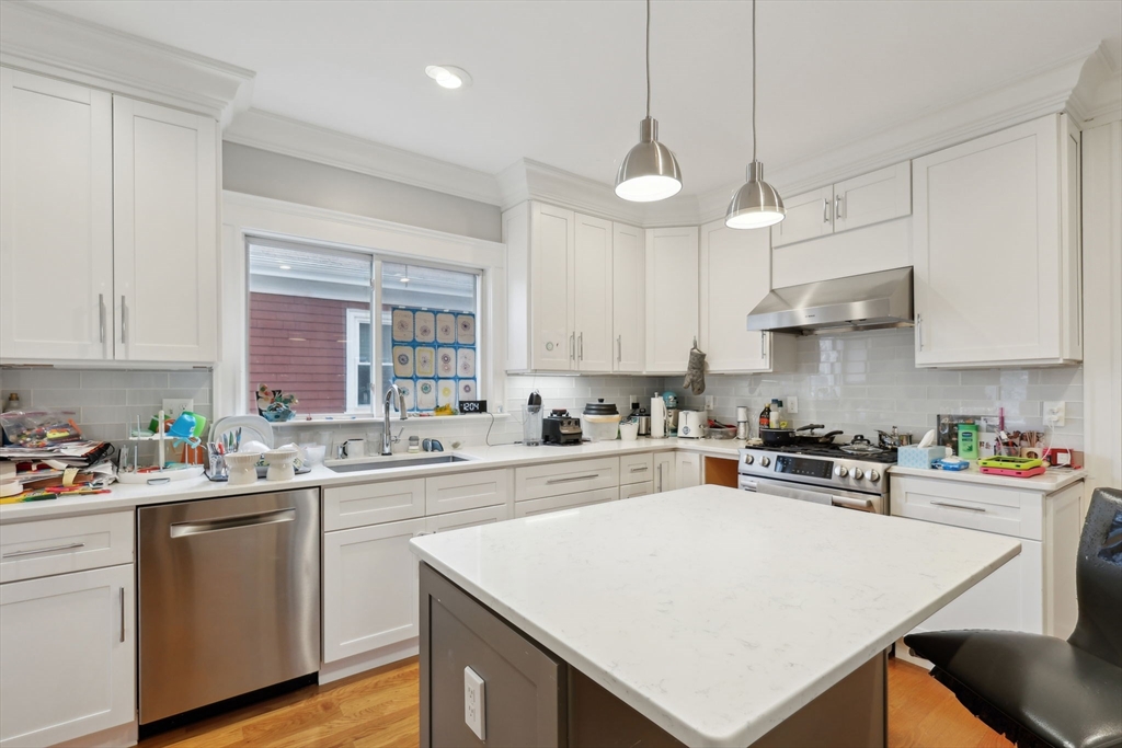 18 Hamilton Rd, Somerville