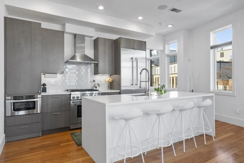 5 Mohawk St, South Boston