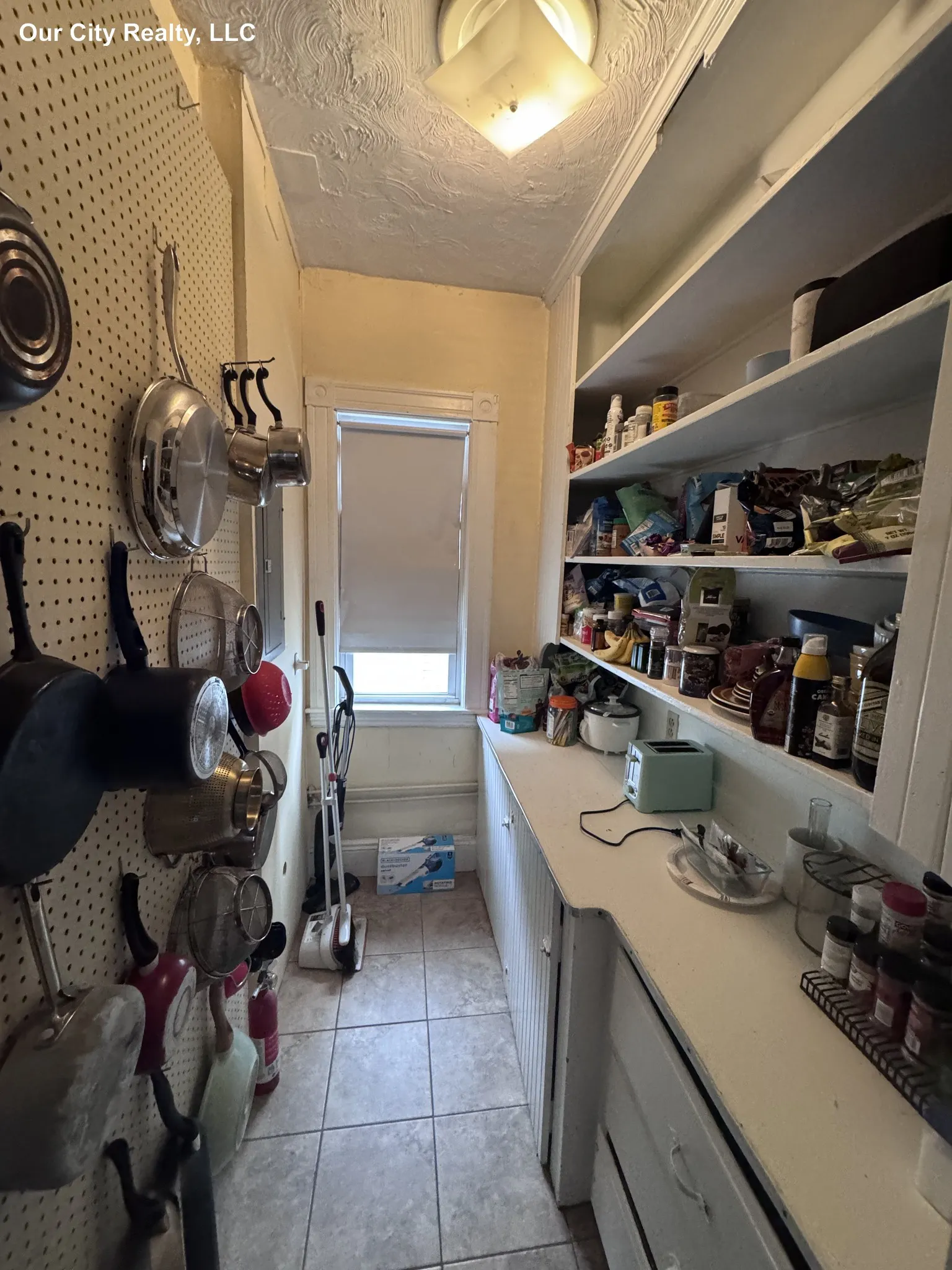 28 Belknap St, West Somerville