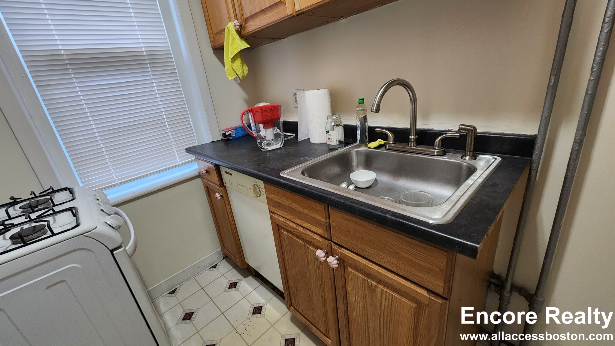 352 Riverway, Mission Hill