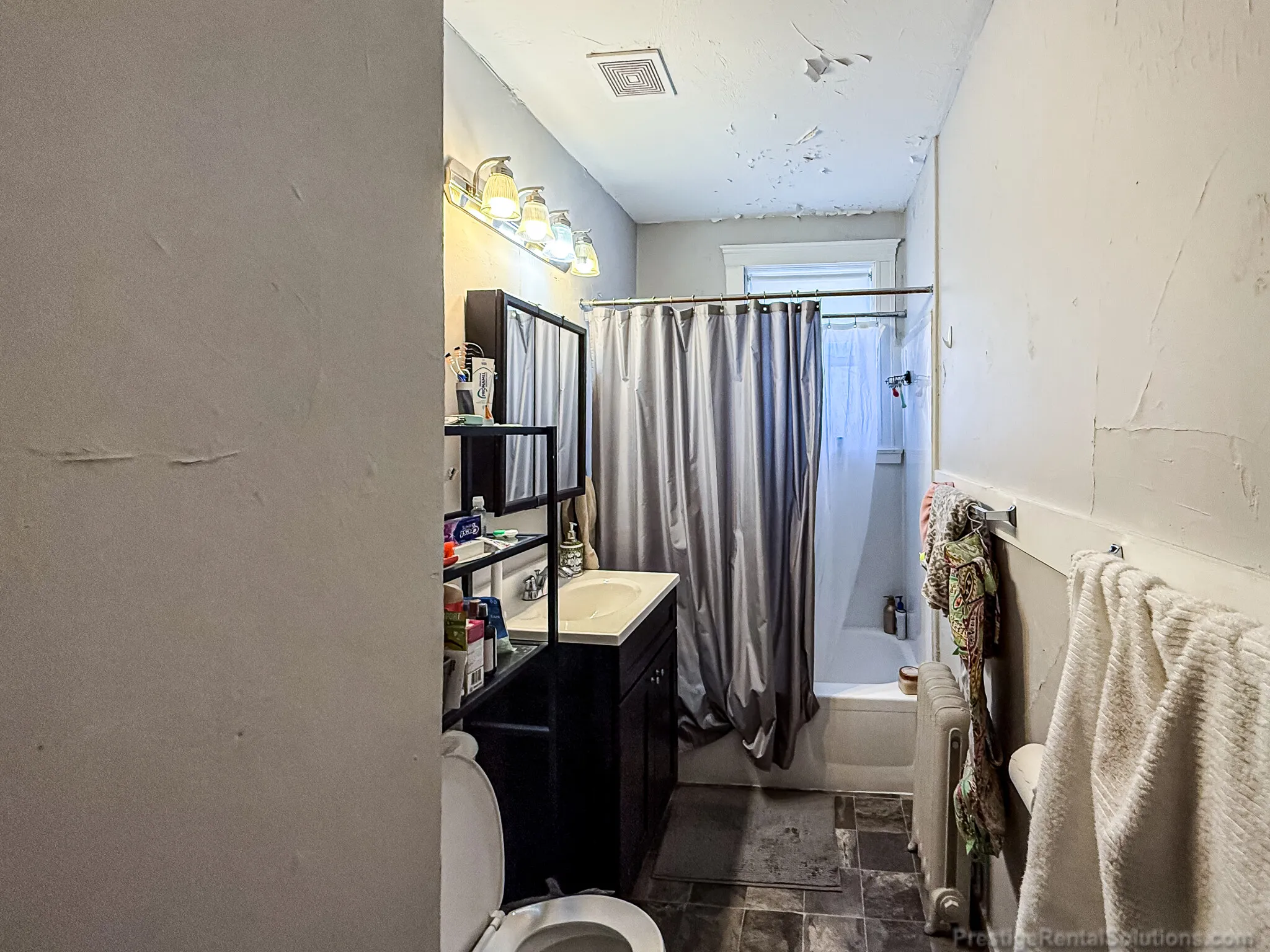 90 Cypress St, Emerson Gardens