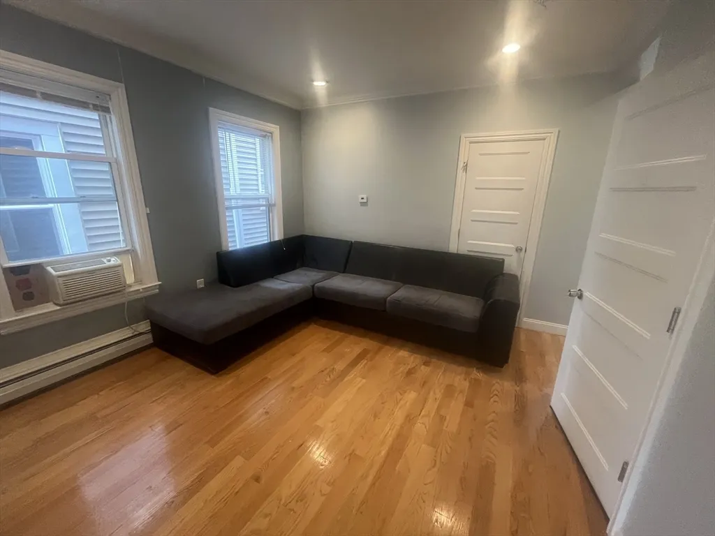 841 Dorchester Ave, Dorchester