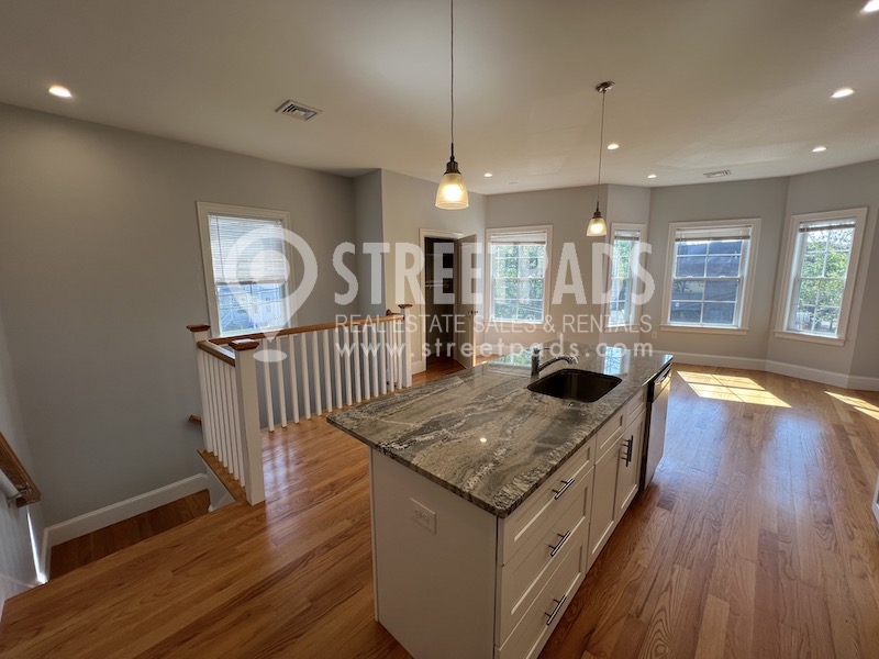 8 Islington St, Allston