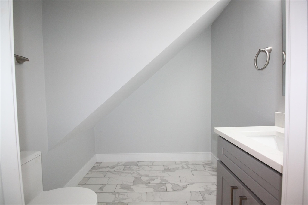 110 Main St, Everett