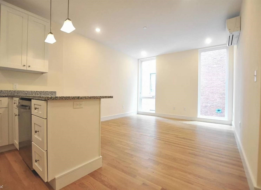 877 Beacon St, Fenway