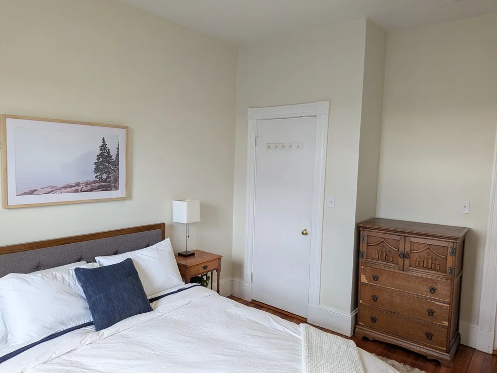 82 Gladstone St, East Boston