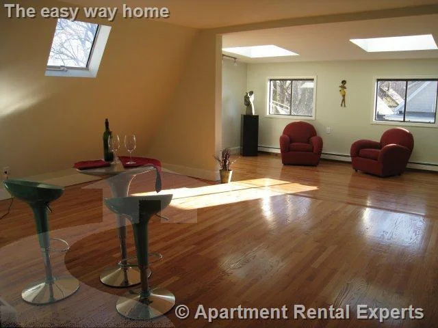 10 Evergreen Ave, Winter Hill