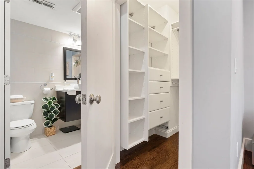 12 Mohawk St, South Boston