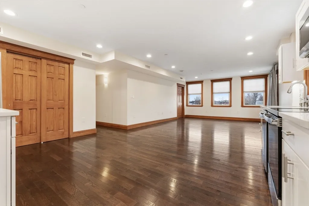 44 Maple St, Danvers Center