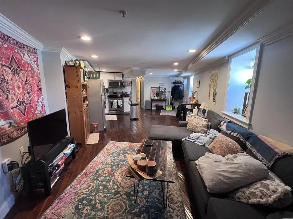 142 Centre St, Mission Hill