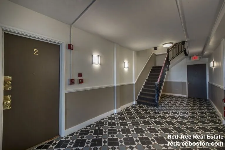 5 Barrows St, Allston