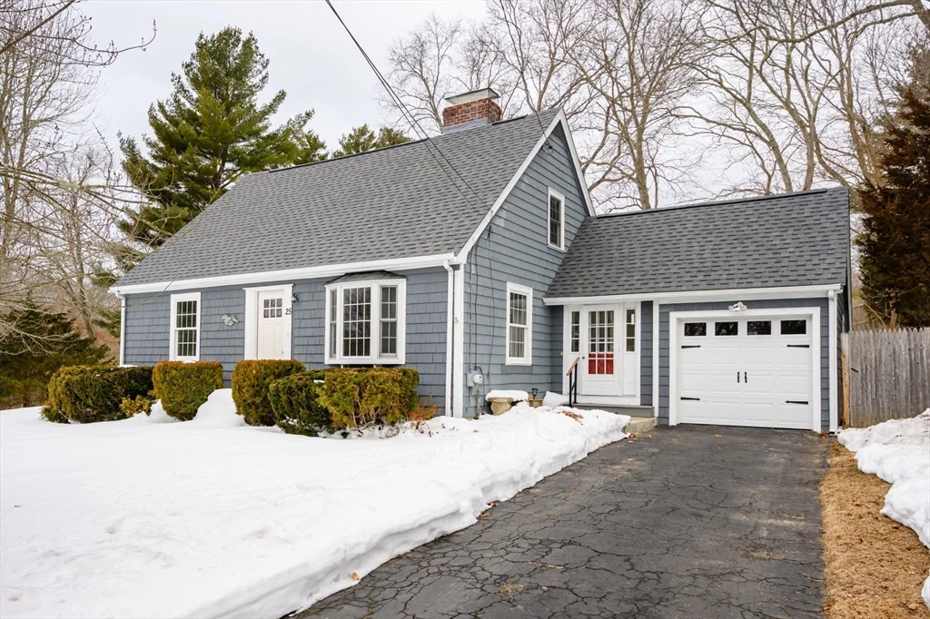 25 Bayberry Ln, Cohasset