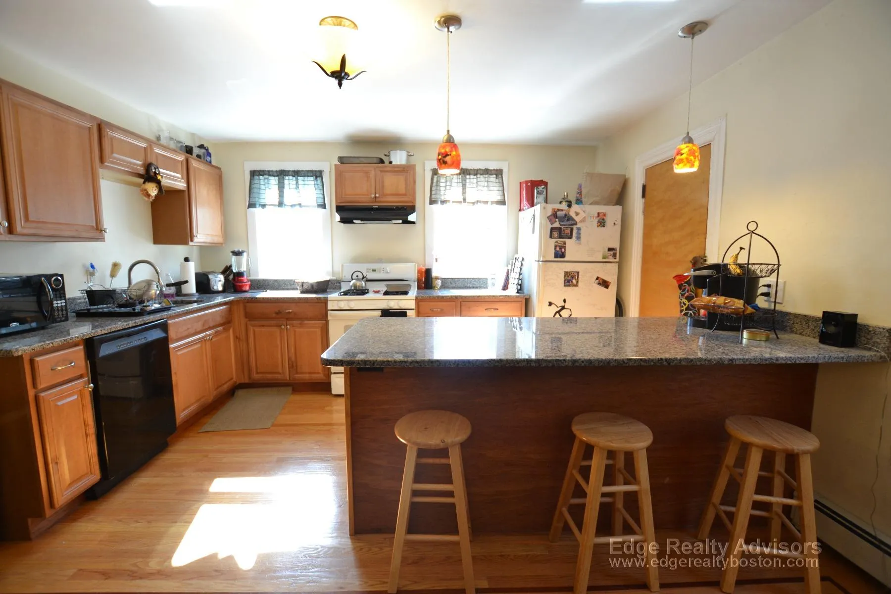 345 Market St, Oak Square