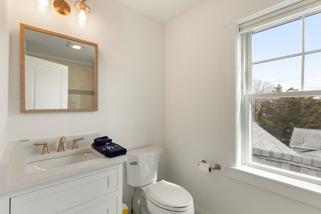 40 Foley Beach Rd, Hingham