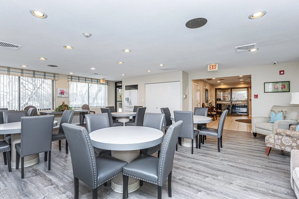 1004 Paradise Rd, Swampscott