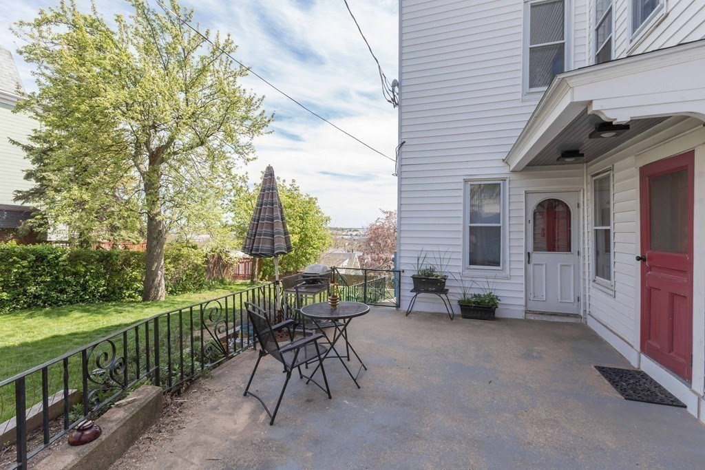 82 Gladstone St, East Boston