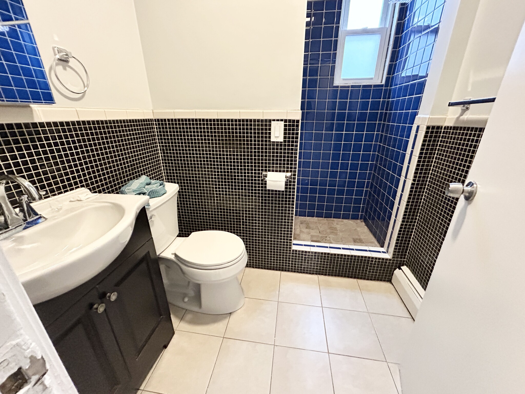 8 Oakland St, Roxbury