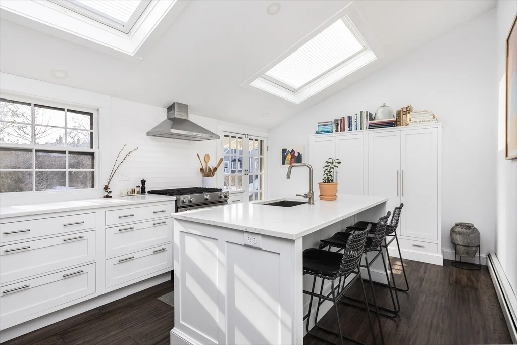 5 Stacey Ct, Marblehead