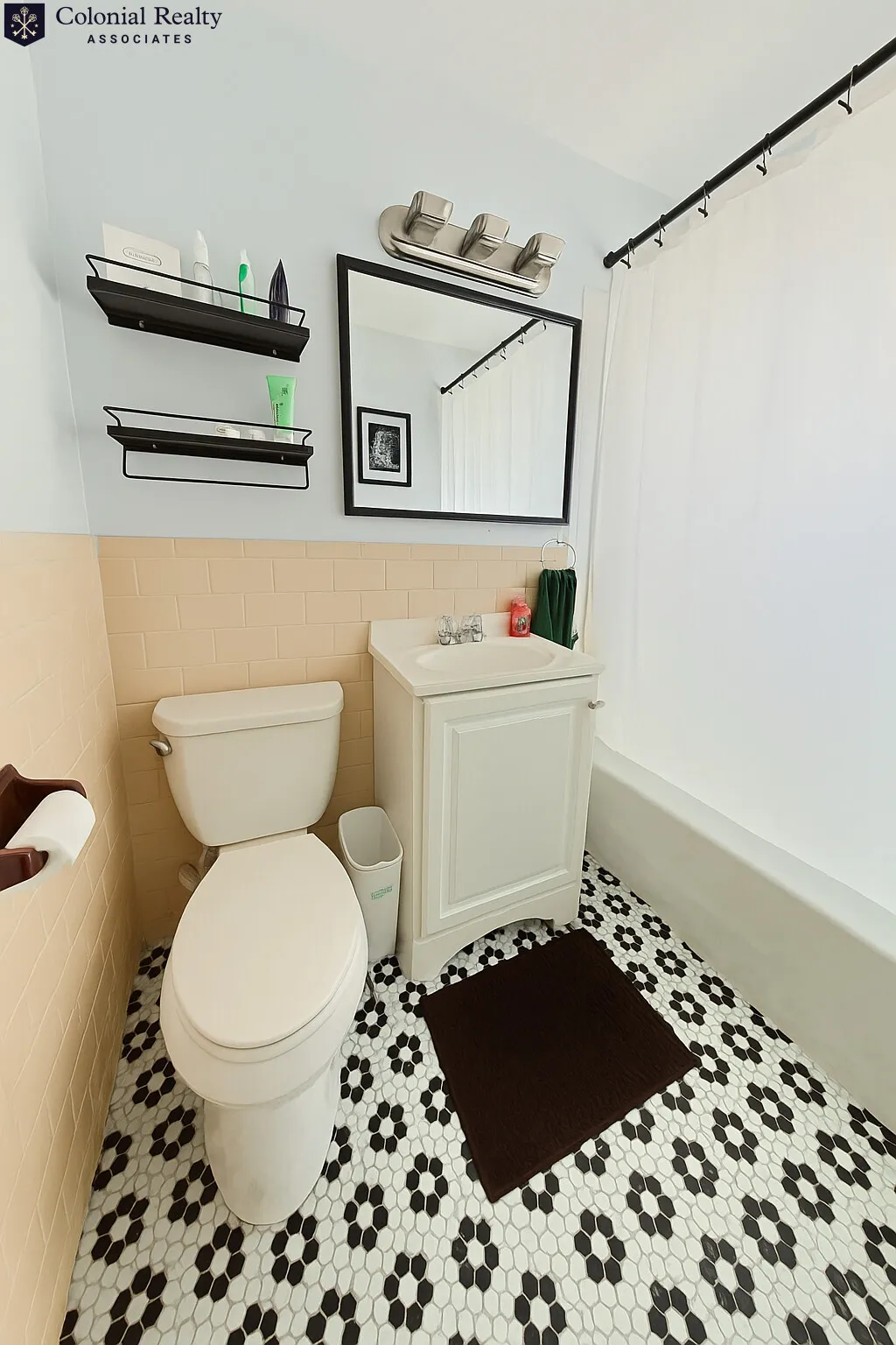 31 Westgate Rd, Chestnut Hill