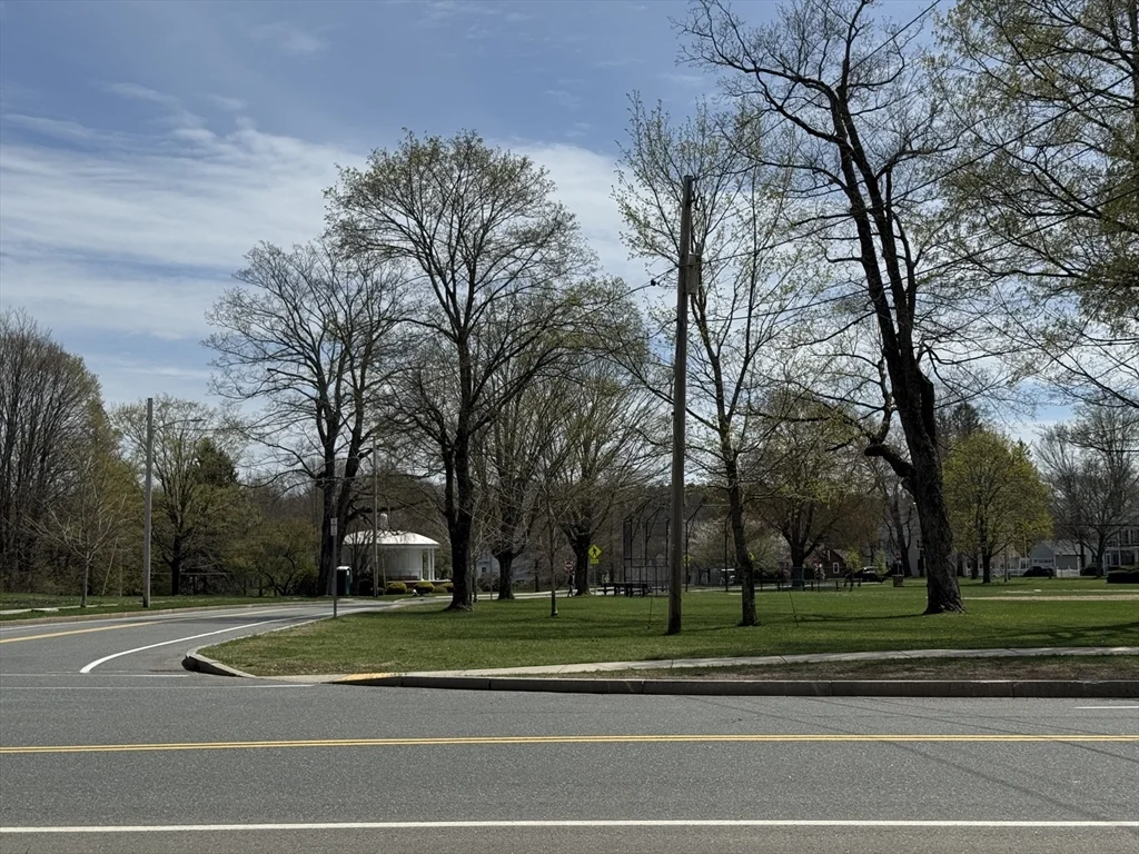46 North Main St, West Brookfield