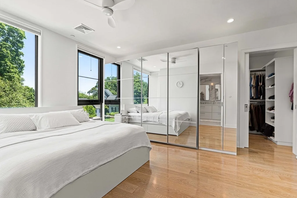 100 Linden St, Wellesley