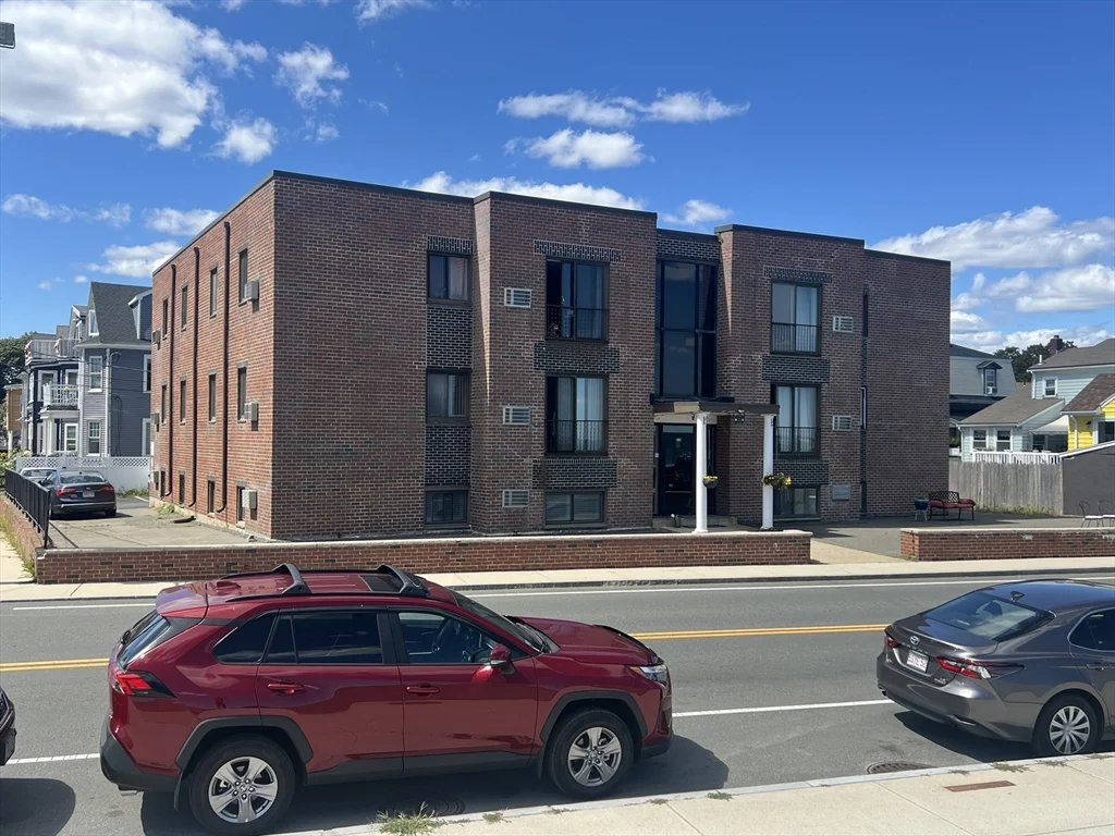 222 Winthrop Shore Dr, Winthrop