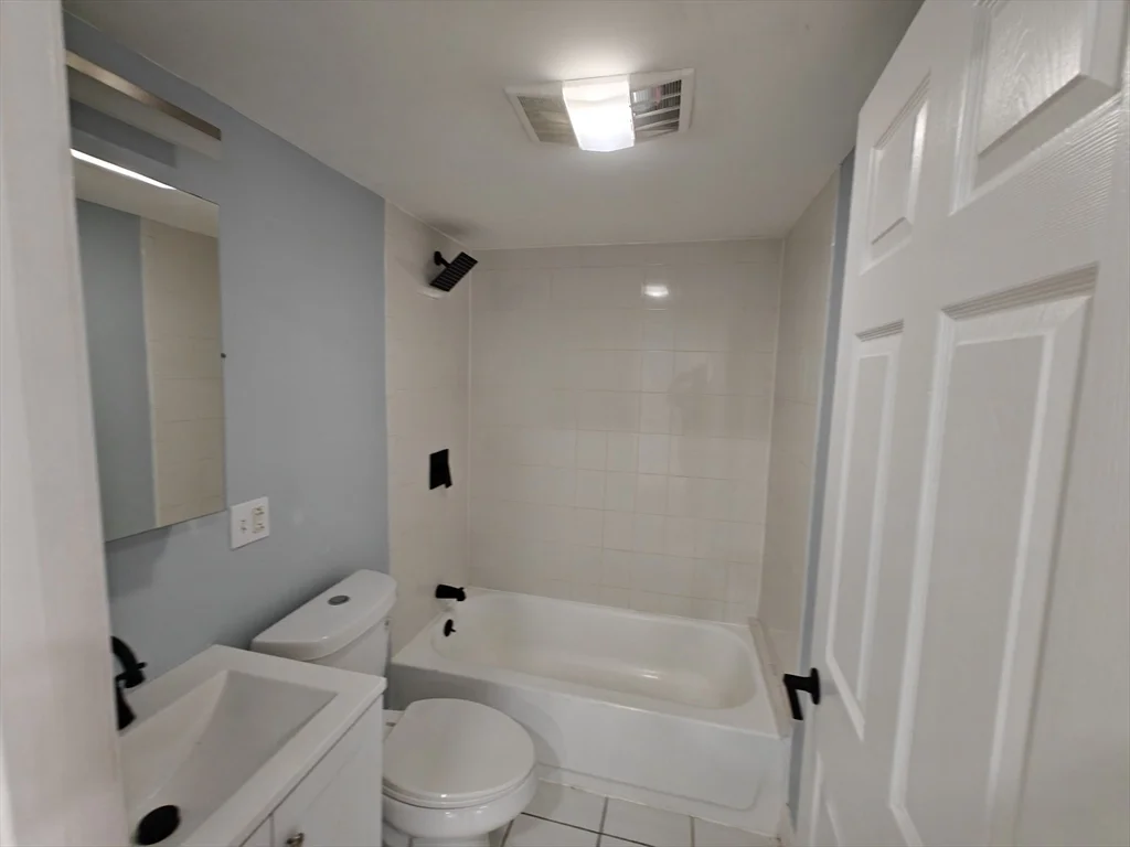 102 Mount Pleasant Ave, Roxbury