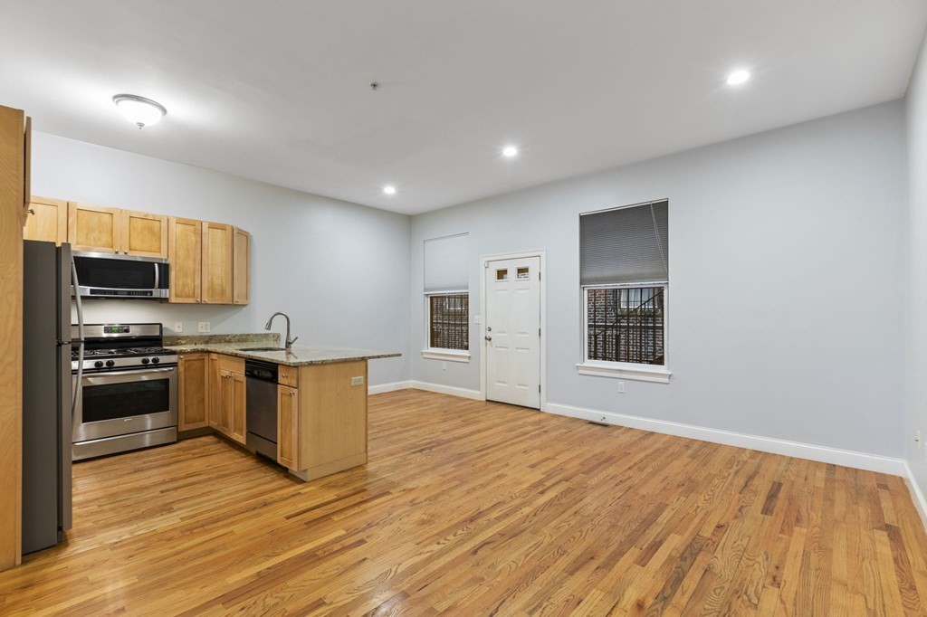 3 bed, 2 bath apartment for rent at 873 Harrison Ave Unit 873, South End — photo 3 of 18
