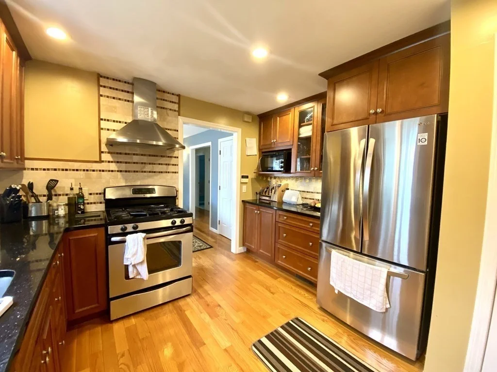 24 Arbor Dr, Shrewsbury