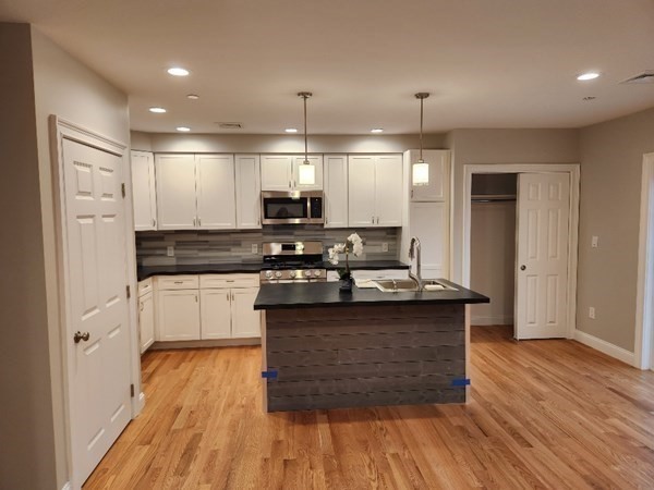 158 Hayden Rowe, Hopkinton