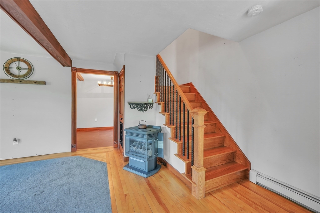 211 Mendon St, Hopedale