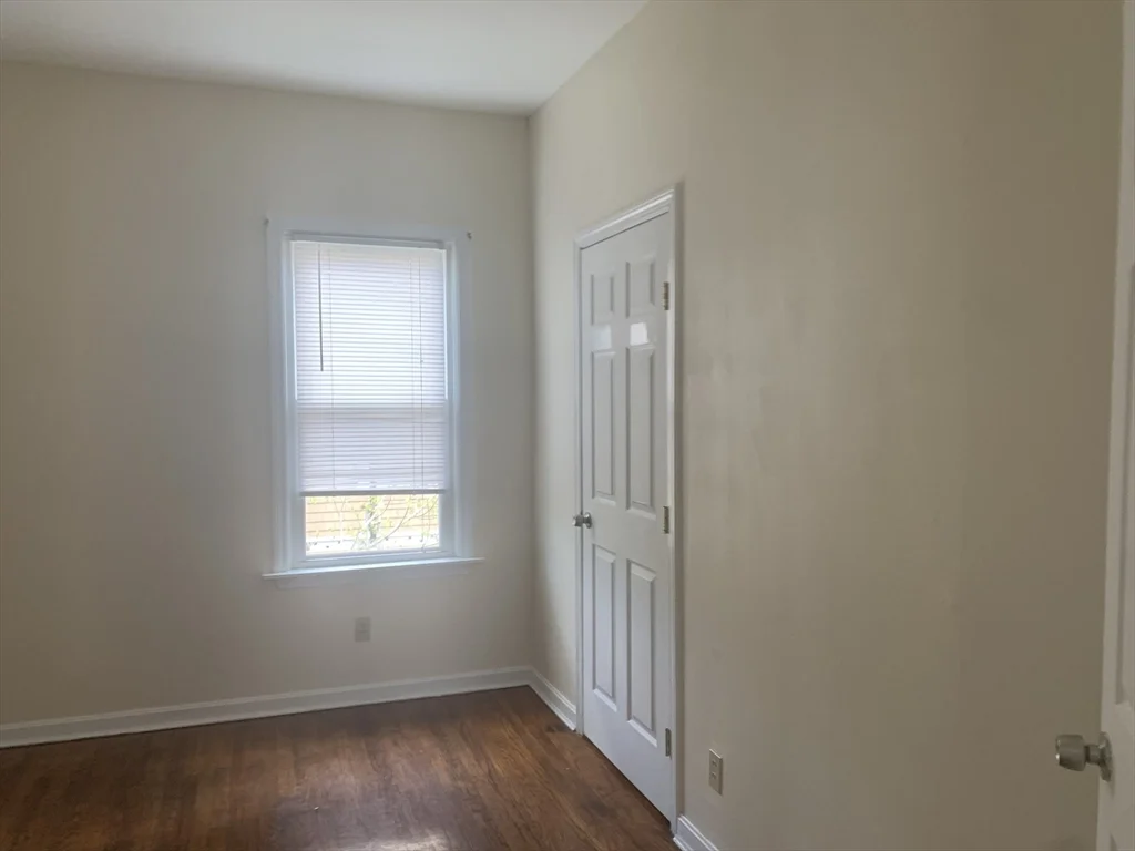 549 Fourth St, Fall River
