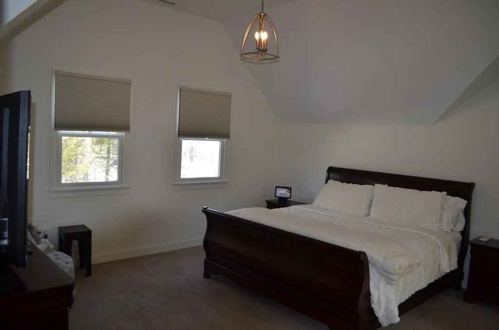 92 Johnson Woods Dr, Reading