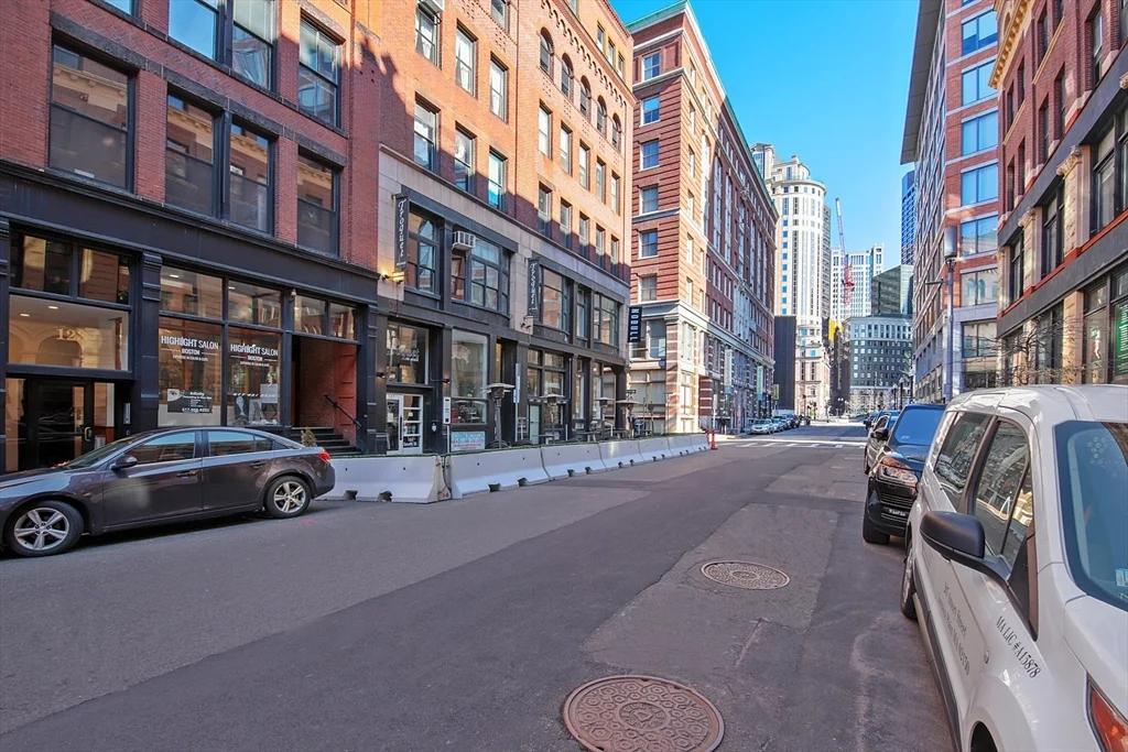 107 South, Leather District