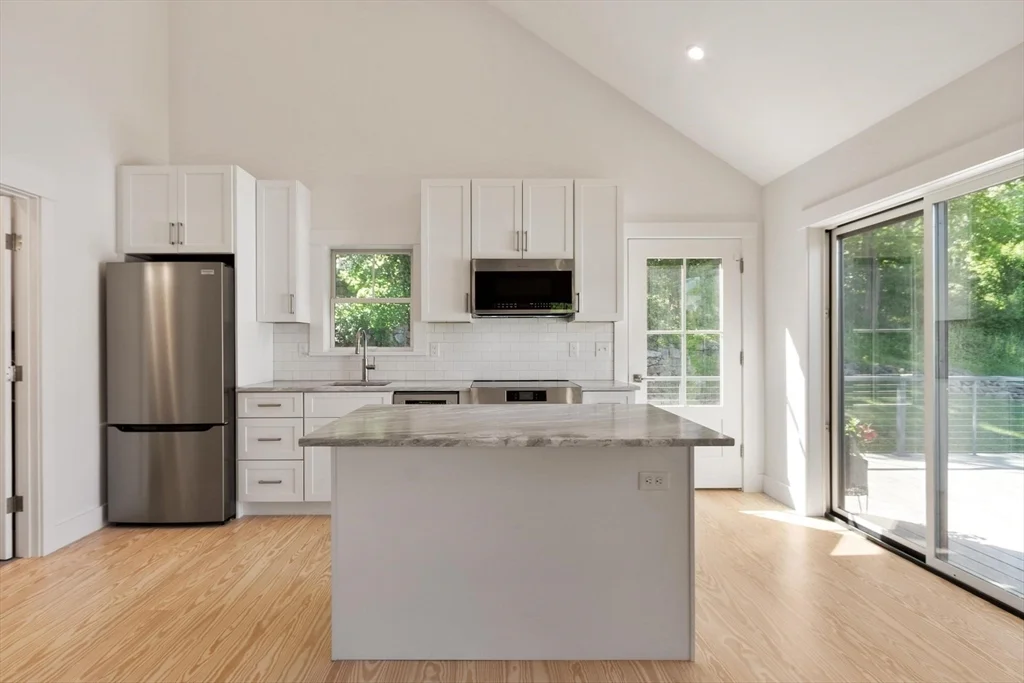 29 Pigeon Hill St, Rockport