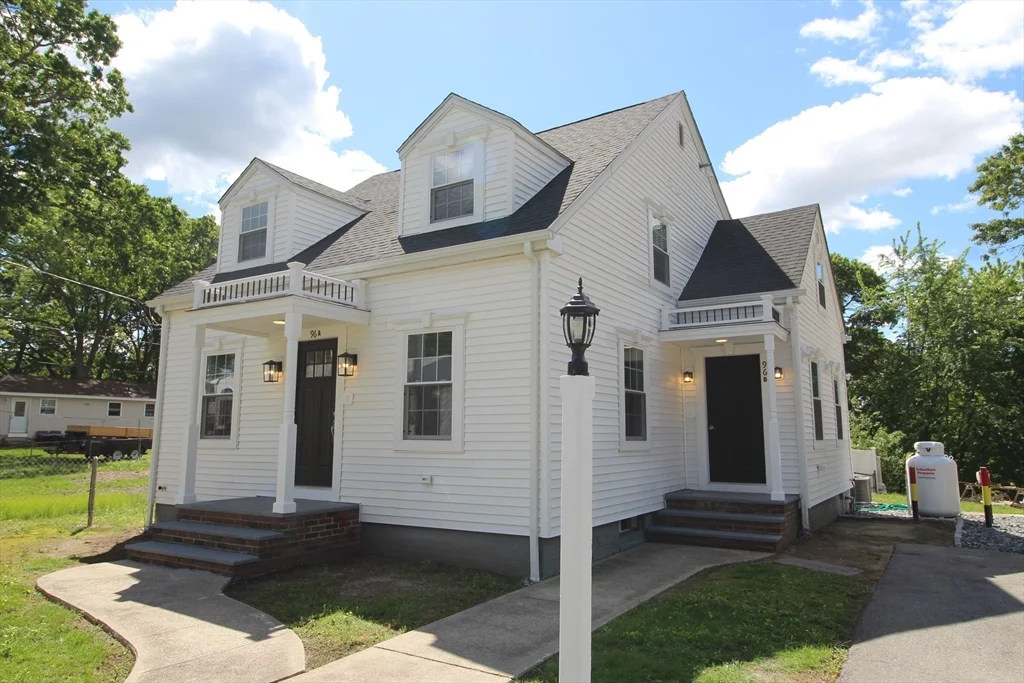 96 Walnut Ln, Attleboro