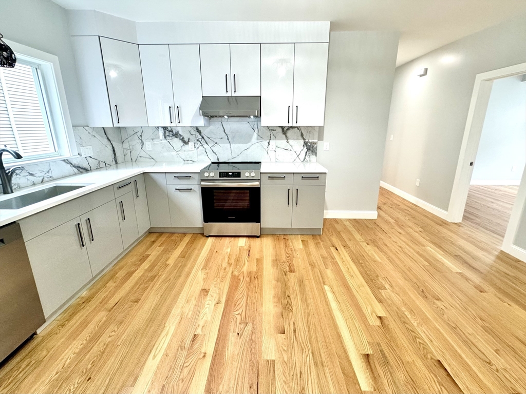 190 Hillside St, Mission Hill