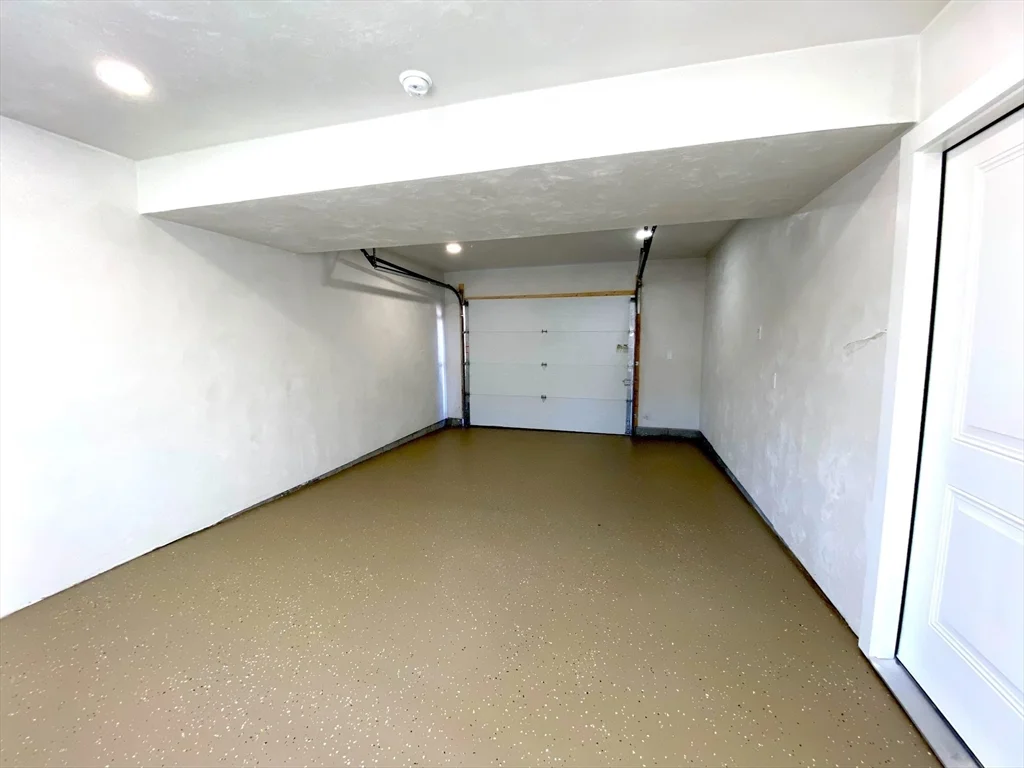 152 W Main St, Millbury